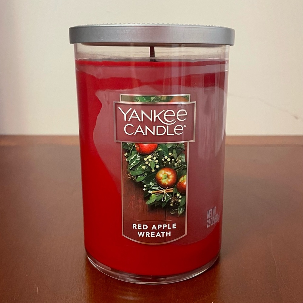 Yankee Candle RED APPLE WREATH Jar 2-Wick Candle Fruit Holiday Christmas 22 oz